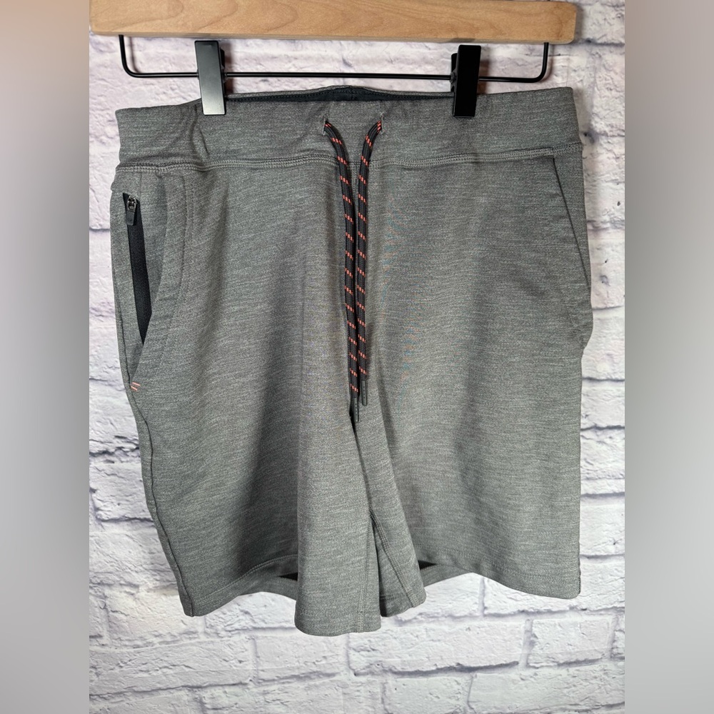 Vineyard Vines Men's 7 Inch On-The-Go Knit Stretch Shorts, Grey, Size small